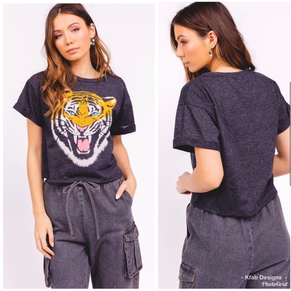 New!Tiger print vintage style charcoal graphic tee - Picture 5 of 6